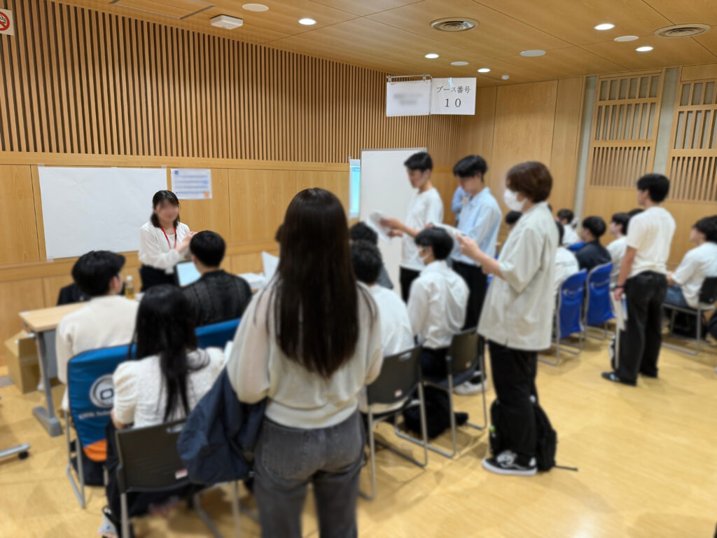 企業採用担当者との交流会の様子